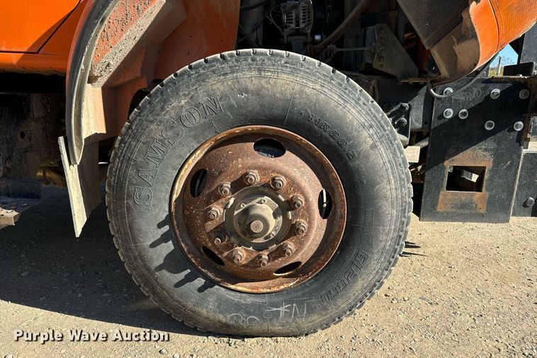 image for item DW2317 2000 International 4900  dump truck