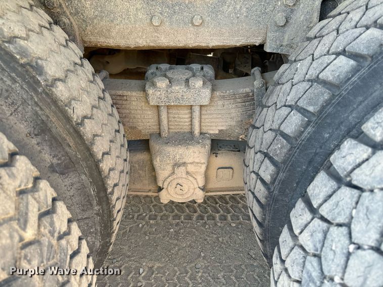 image for item DW2317 2000 International 4900  dump truck