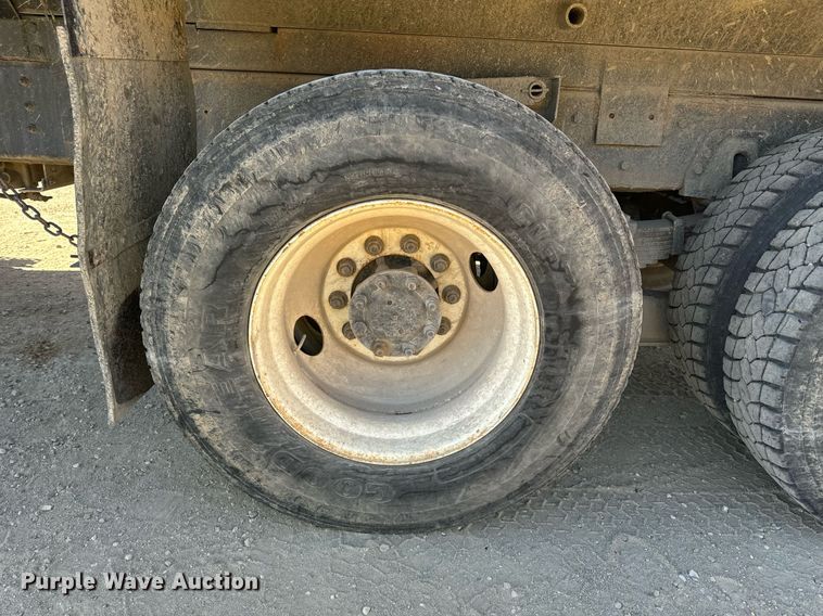 image for item DW2317 2000 International 4900  dump truck