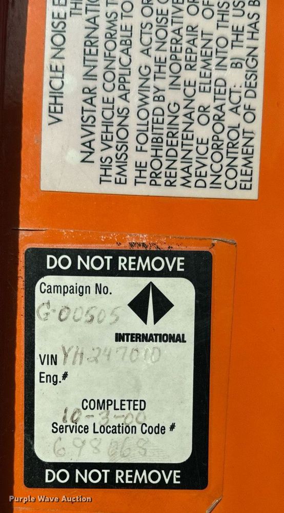 image for item DW2317 2000 International 4900  dump truck