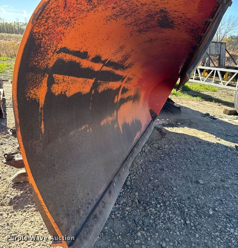 image for item DW2317 2000 International 4900  dump truck