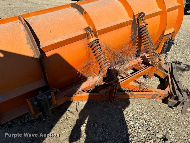 image for item DW2317 2000 International 4900  dump truck