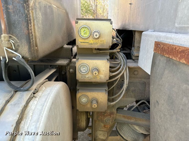 image for item DW2320 1994 Mack CL713 Granite Series dump truck