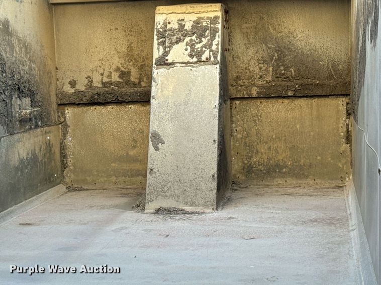 image for item DW2320 1994 Mack CL713 Granite Series dump truck