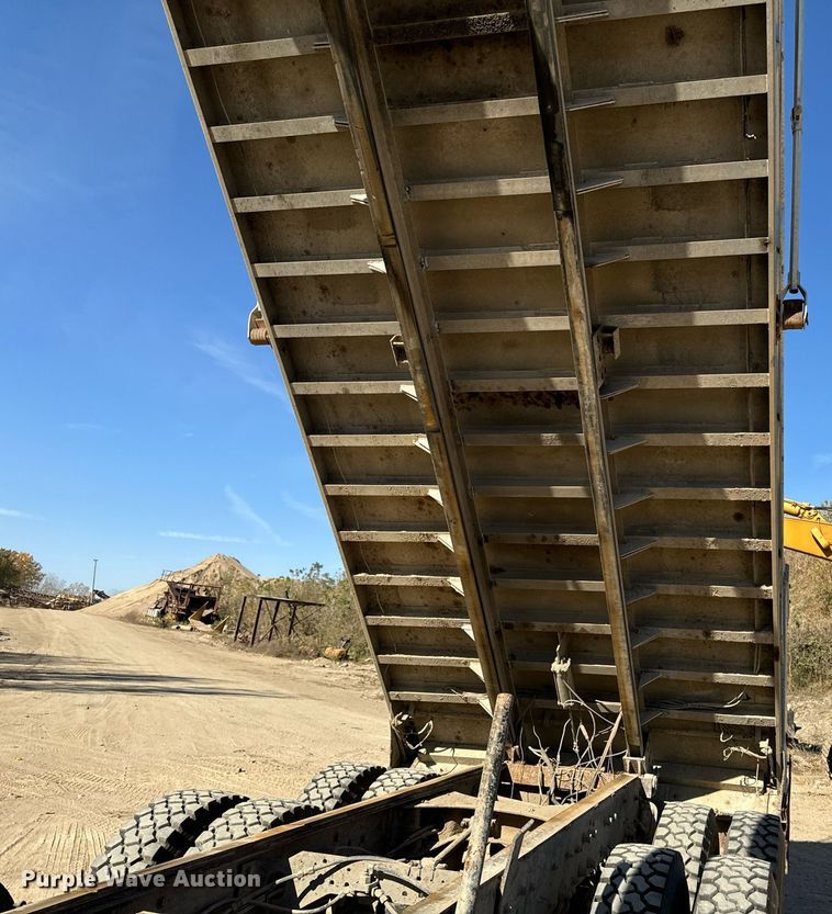 image for item DW2320 1994 Mack CL713 Granite Series dump truck