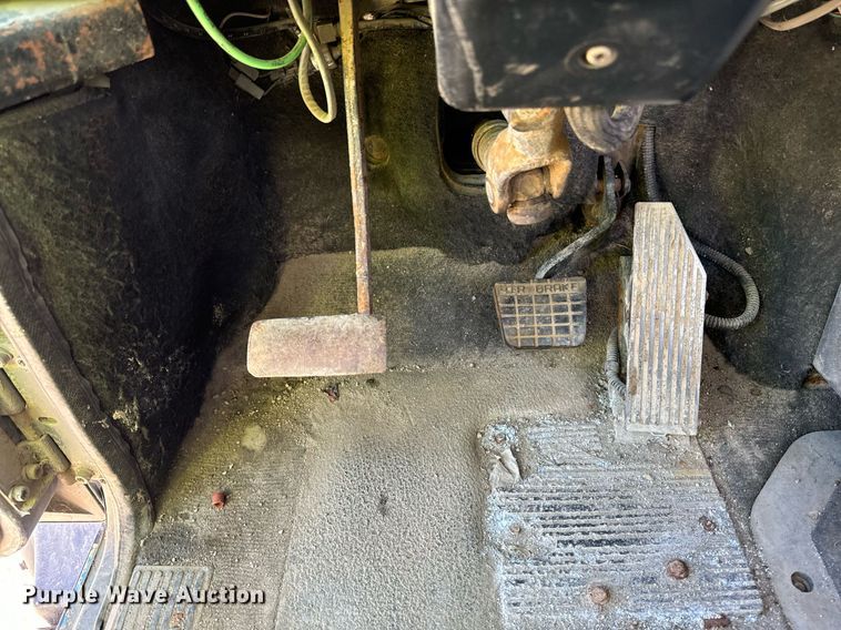 image for item DW2320 1994 Mack CL713 Granite Series dump truck