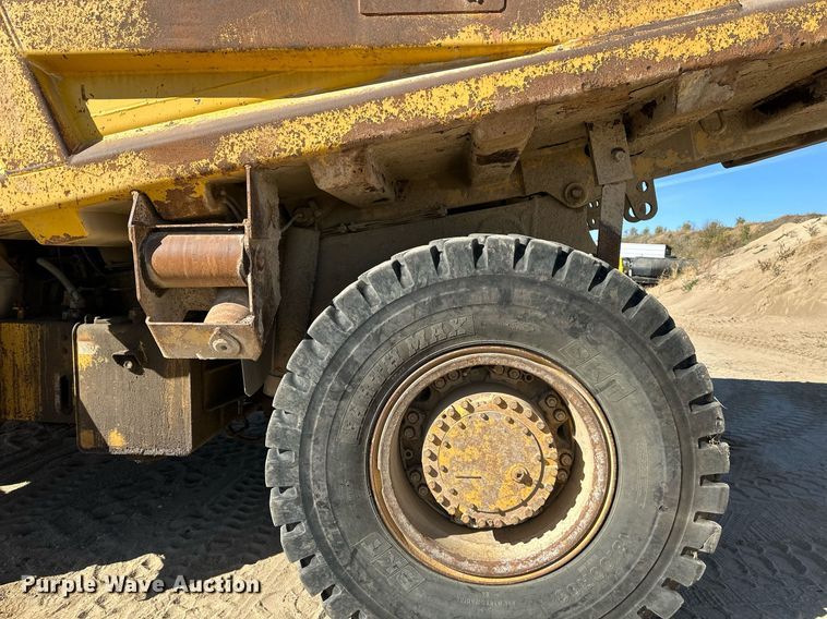 image for item DW2321 2000 Komatsu HD325-6 haul truck