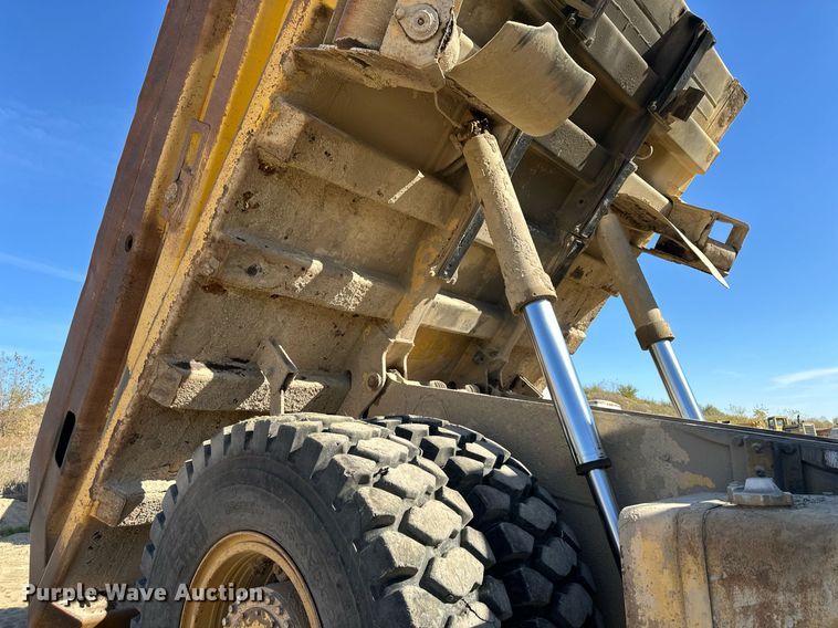 image for item DW2321 2000 Komatsu HD325-6 haul truck