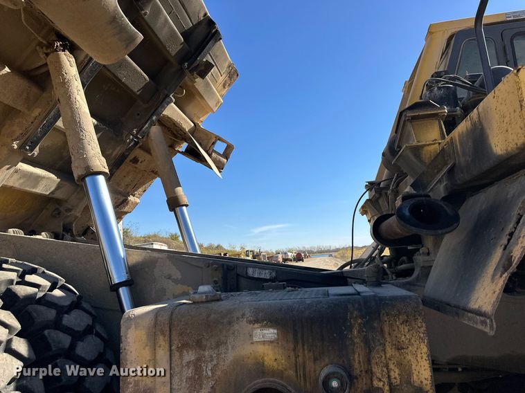 image for item DW2321 2000 Komatsu HD325-6 haul truck