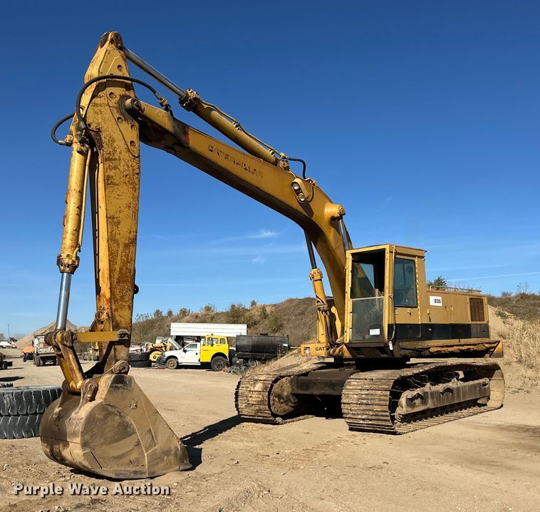 image for item DW2322 Caterpillar 235 excavator