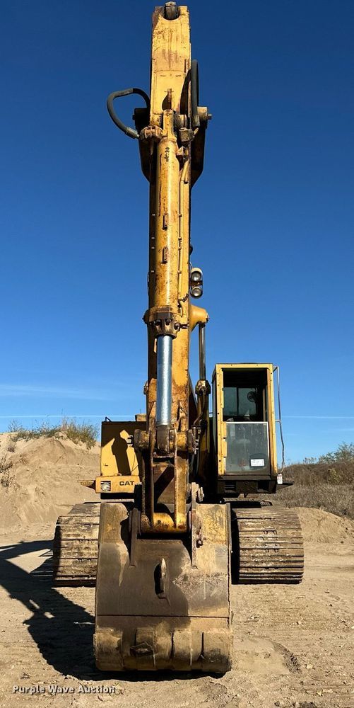 image for item DW2322 Caterpillar 235 excavator
