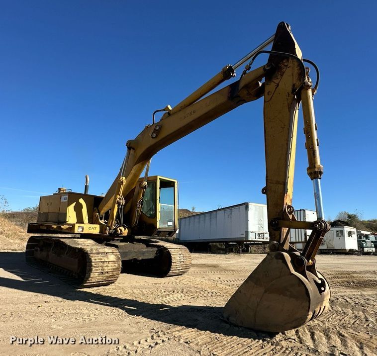 image for item DW2322 Caterpillar 235 excavator