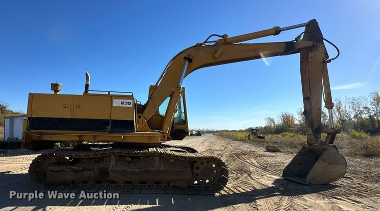 image for item DW2322 Caterpillar 235 excavator