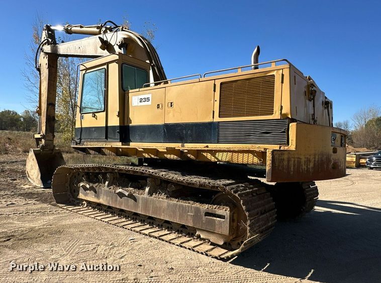 image for item DW2322 Caterpillar 235 excavator