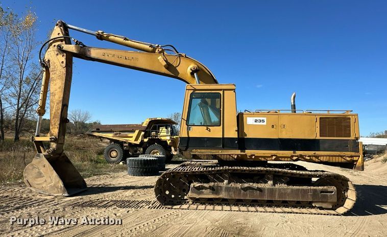 image for item DW2322 Caterpillar 235 excavator