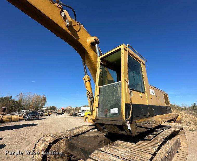 image for item DW2322 Caterpillar 235 excavator