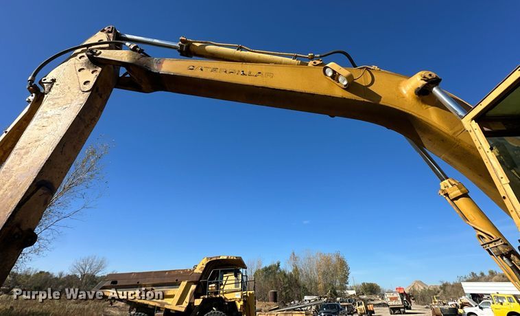 image for item DW2322 Caterpillar 235 excavator