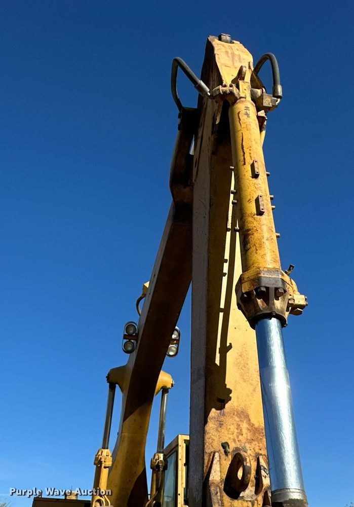 image for item DW2322 Caterpillar 235 excavator