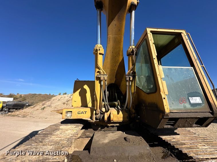 image for item DW2322 Caterpillar 235 excavator