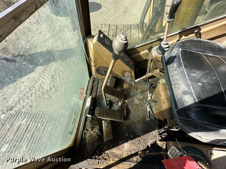 image for item DW2322 Caterpillar 235 excavator