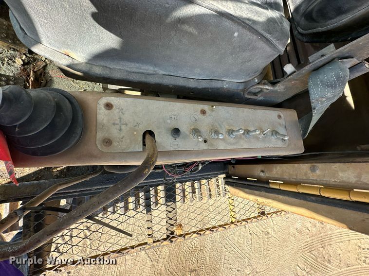 image for item DW2322 Caterpillar 235 excavator