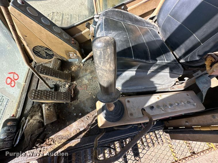 image for item DW2322 Caterpillar 235 excavator