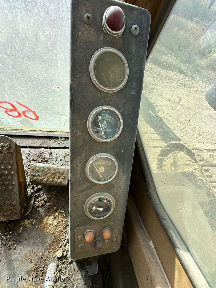 image for item DW2322 Caterpillar 235 excavator