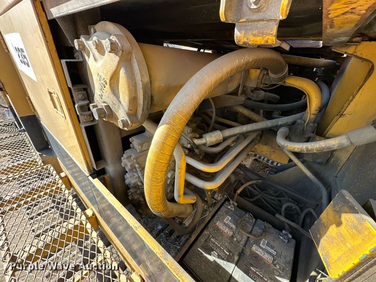 image for item DW2322 Caterpillar 235 excavator