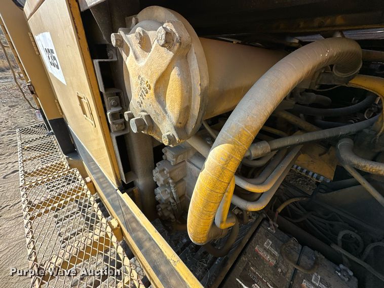 image for item DW2322 Caterpillar 235 excavator