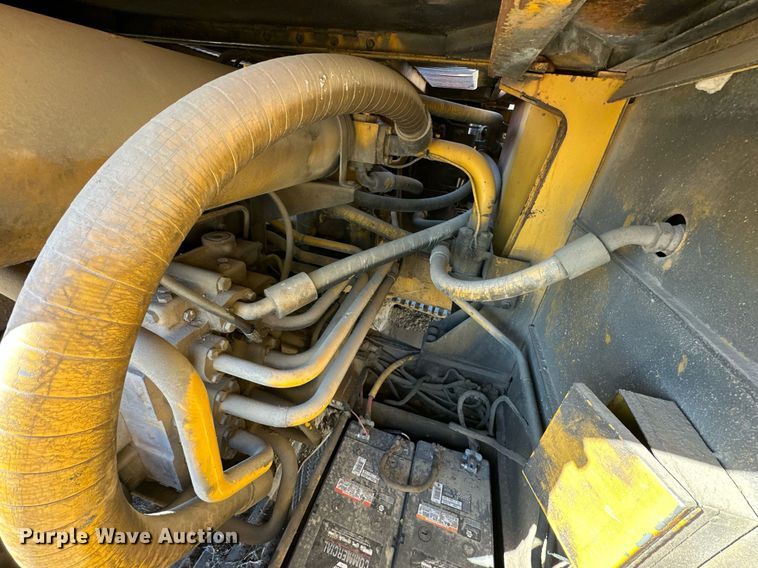 image for item DW2322 Caterpillar 235 excavator