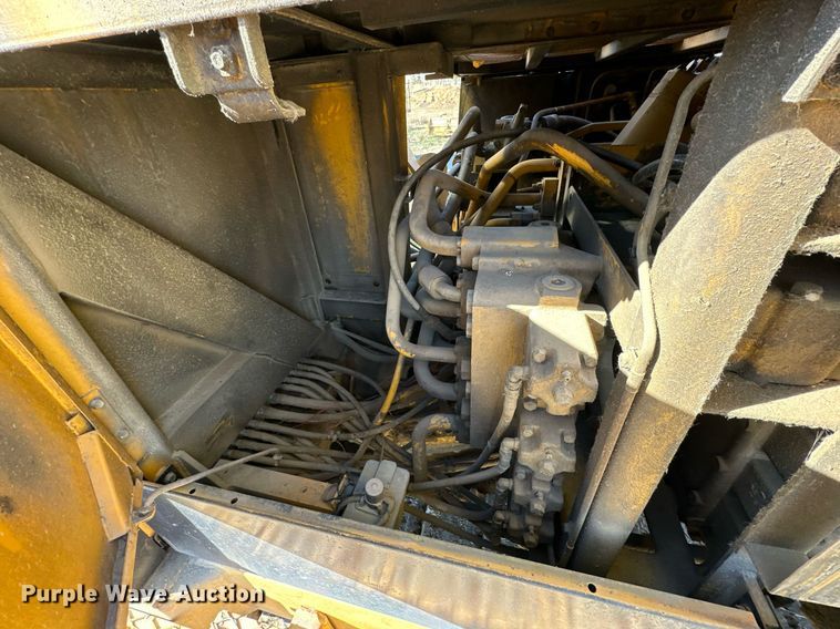 image for item DW2322 Caterpillar 235 excavator