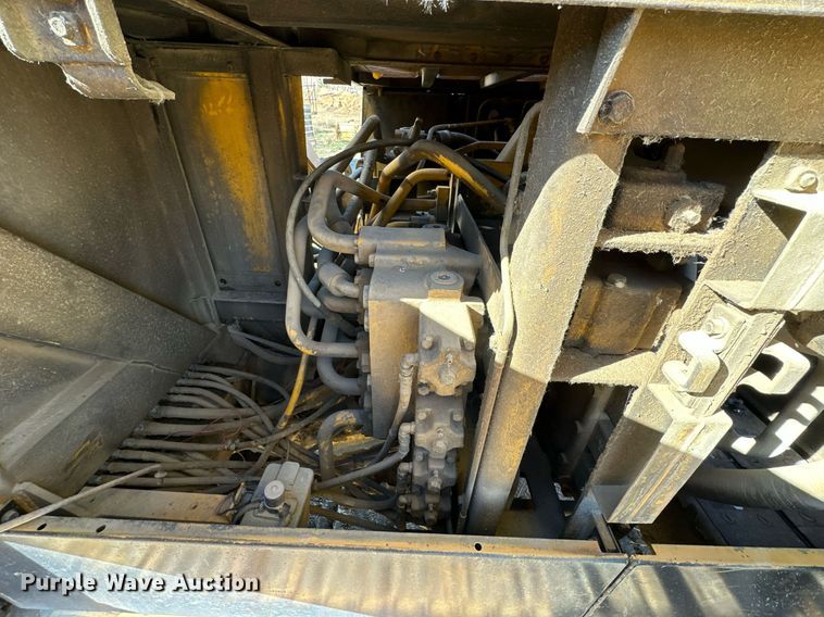 image for item DW2322 Caterpillar 235 excavator