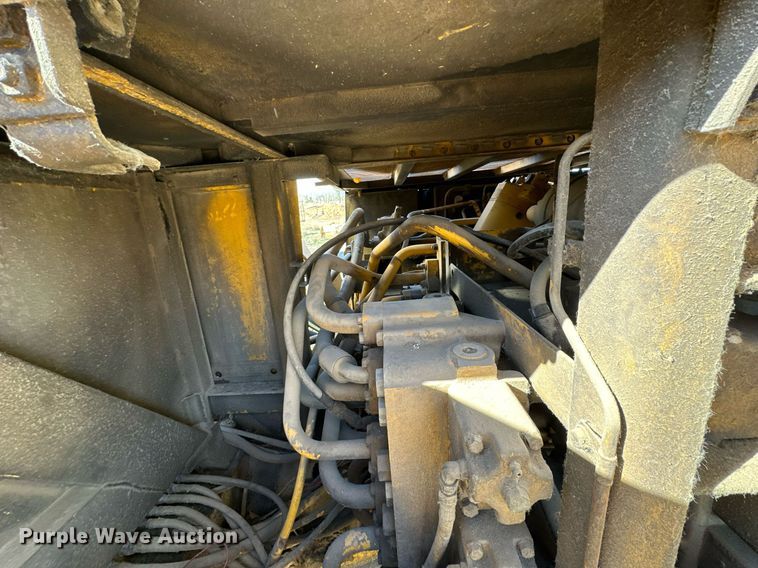 image for item DW2322 Caterpillar 235 excavator