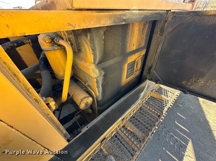 image for item DW2322 Caterpillar 235 excavator