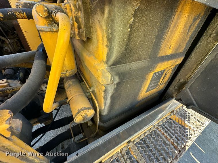 image for item DW2322 Caterpillar 235 excavator