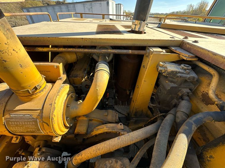 image for item DW2322 Caterpillar 235 excavator
