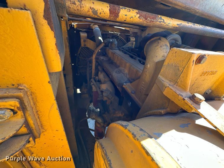 image for item DW2322 Caterpillar 235 excavator