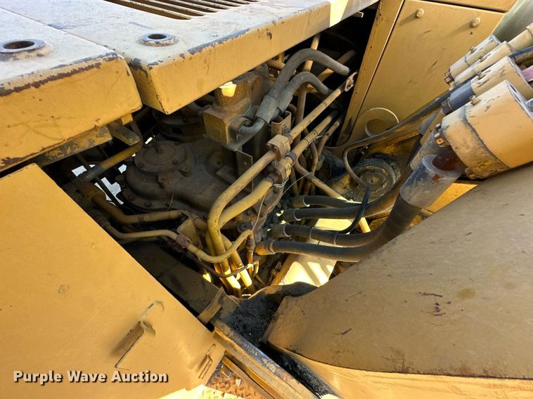 image for item DW2322 Caterpillar 235 excavator