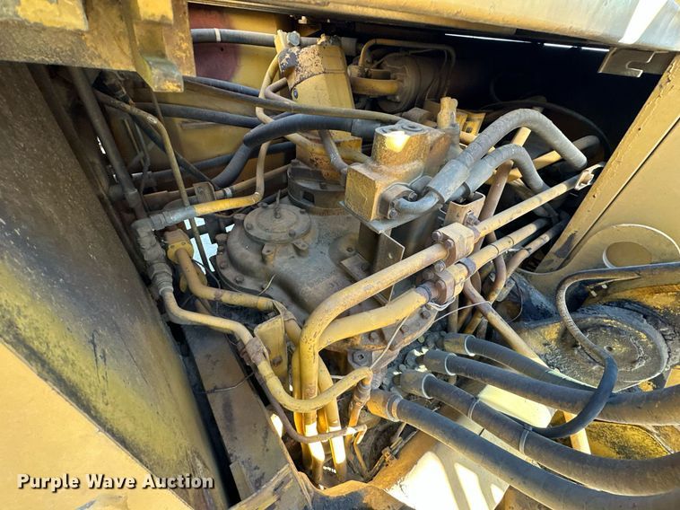 image for item DW2322 Caterpillar 235 excavator