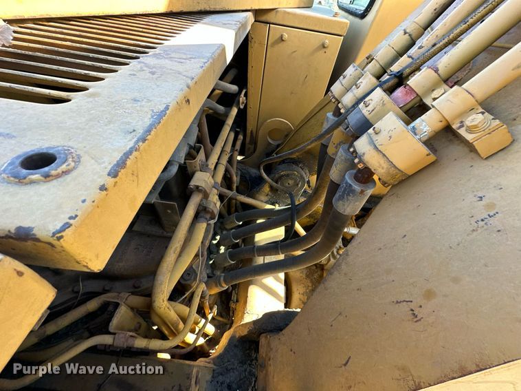 image for item DW2322 Caterpillar 235 excavator