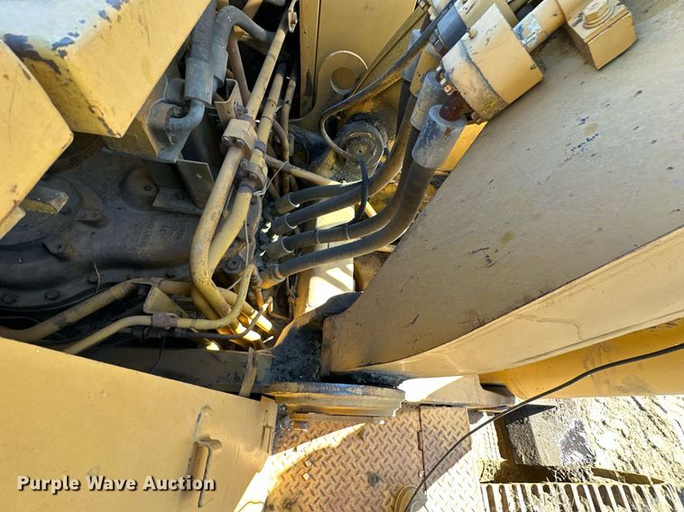 image for item DW2322 Caterpillar 235 excavator