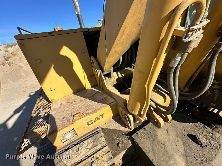 image for item DW2322 Caterpillar 235 excavator