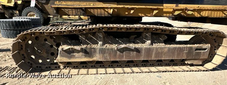 image for item DW2322 Caterpillar 235 excavator