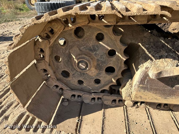 image for item DW2322 Caterpillar 235 excavator