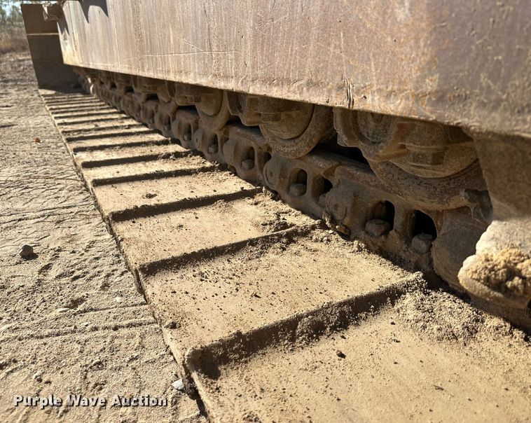 image for item DW2322 Caterpillar 235 excavator