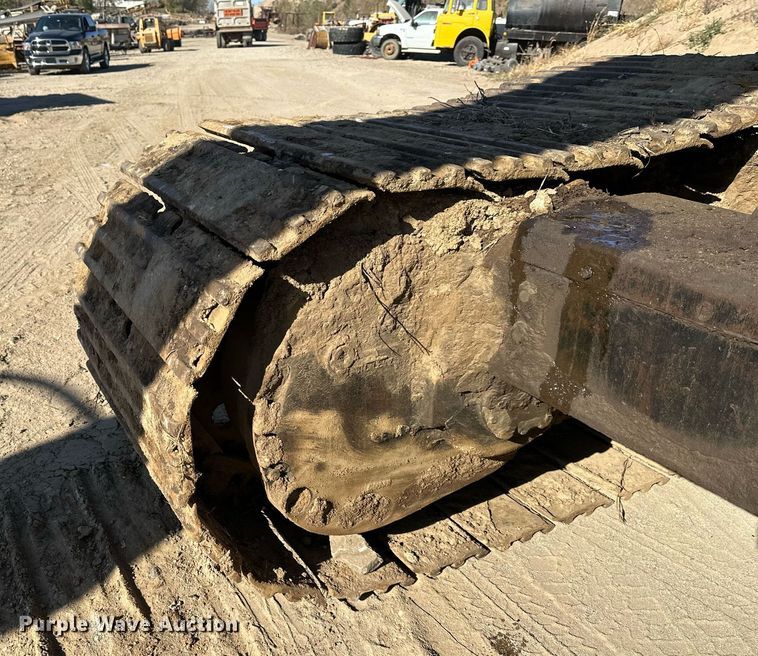 image for item DW2322 Caterpillar 235 excavator