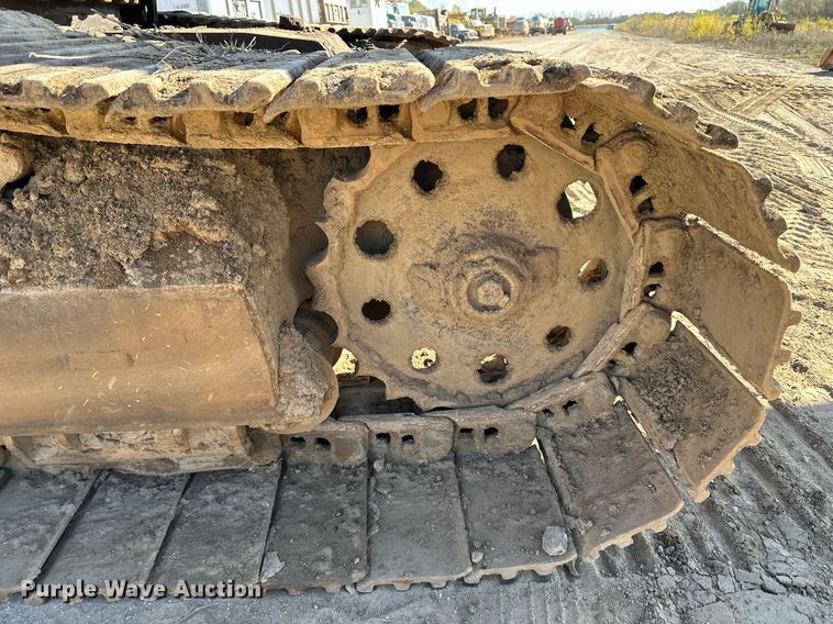image for item DW2322 Caterpillar 235 excavator