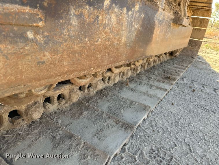 image for item DW2322 Caterpillar 235 excavator