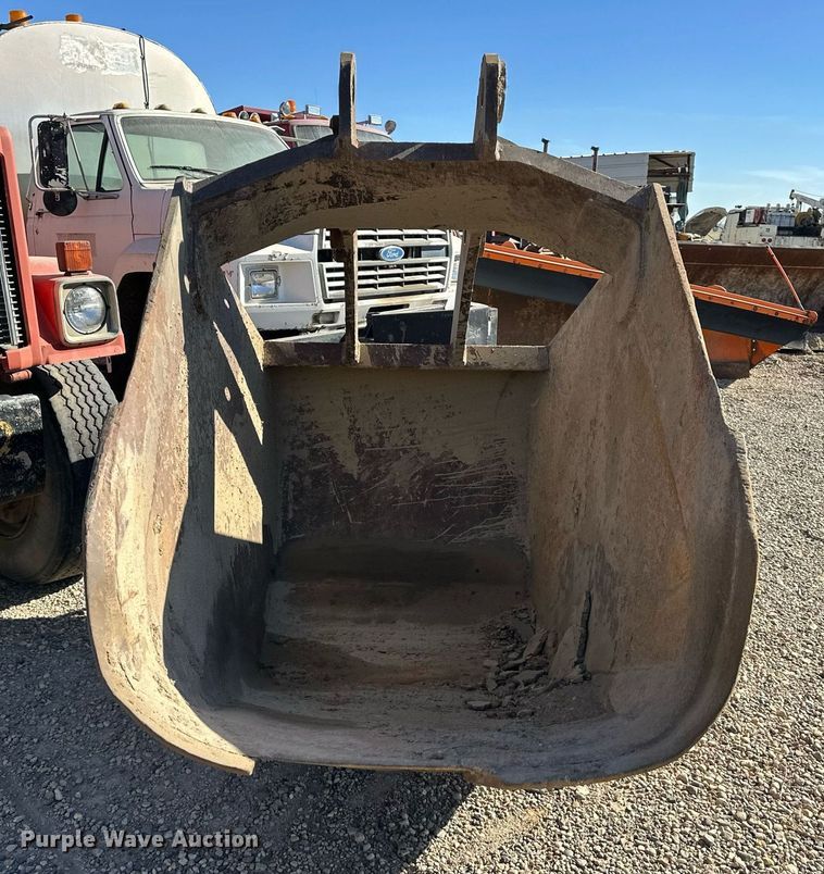 image for item DW2322 Caterpillar 235 excavator