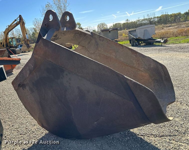image for item DW2322 Caterpillar 235 excavator